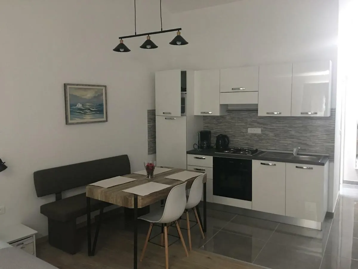 Studio Apartman Dado